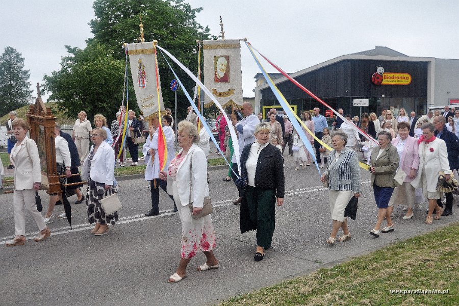 065 Procesja eucharystyczna.jpg